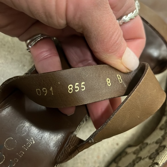 Adorable, Gucci monogram platform sandals - Picture 4 of 6